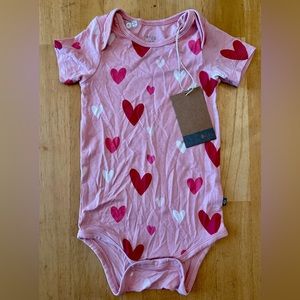 Kyte Baby Crepe Hearts Bodysuit 18-24 Months NWT 💕